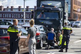 Kop-staart aanrijding voor de Prinsenburg in Haarlem