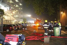 Dode bij grote uitslaande brand door explosie in flat