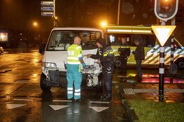 Twee gewonden bij botsing met lantaarnpaal in Haarlem