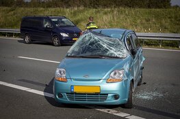 Auto op z&#39;n kant bij ongeval A9 na Wijkertunnel