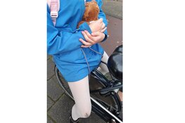 Kind aangereden door automobilist, automobilist rijdt door