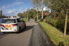 Auto in de sloot langs de Noord Schalkwijkerweg