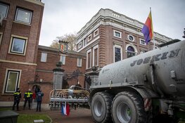 Boeren protesteren voor provinciehuis Noord Holland