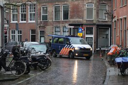 Straat afgezet in Haarlem, marechaussee doet onderzoek
