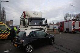 Kinderen naar ziekenhuis na aanrijding met vrachtwagen