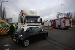 Kinderen naar ziekenhuis na aanrijding met vrachtwagen