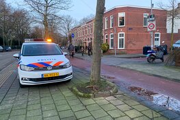 Scooterrijder krijgt geen voorrang en gaat onderuit