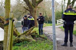 Magneetvissers vinden vuurwapen in Brouwersvaart