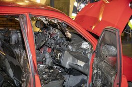 Auto in de brand gestoken aan de Freddie Oversteegenstraat in Haarlem