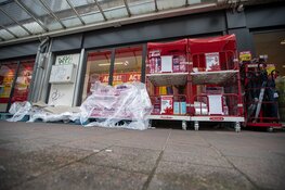 Pallets met WC rollen vliegen de winkel uit