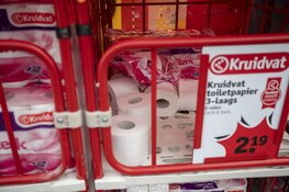 Pallets met WC rollen vliegen de winkel uit