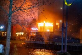Grote brand in Bastion hotel in Santpoort-Noord, politie doet onderzoek (foto-update)