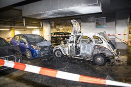 Auto uitgebrand in Raaks parkeergarage