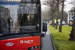 Jongen lichtgewond na botsing met R-Net bus van Connexxion