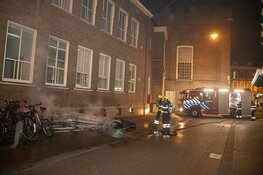 Twee parasols in de brand gestoken naast stadhuis in Haarlem