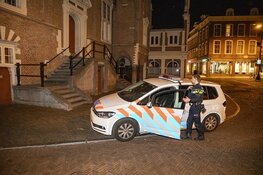 Twee parasols in de brand gestoken naast stadhuis in Haarlem