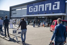 Lange wachtrij bij Gamma Waardsepolder