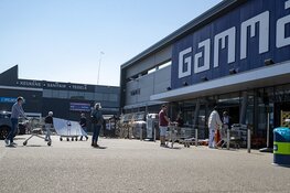 Lange wachtrij bij Gamma Waardsepolder