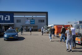 Lange wachtrij bij Gamma Waardsepolder