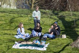 Haarlemmers genieten van het zonnetje