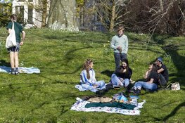 Haarlemmers genieten van het zonnetje