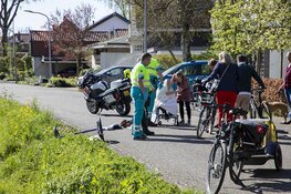 Meerdere personen te water op de Noord Schalkwijkerweg in Haarlem