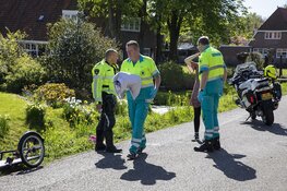 Meerdere personen te water op de Noord Schalkwijkerweg in Haarlem
