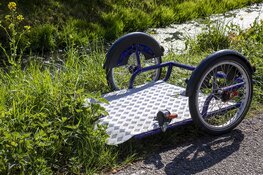 Meerdere personen te water op de Noord Schalkwijkerweg in Haarlem