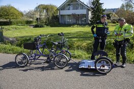 Meerdere personen te water op de Noord Schalkwijkerweg in Haarlem