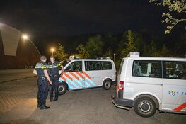Politie neemt fietsen hangjeugd mee na melding brand zendmast Overveen