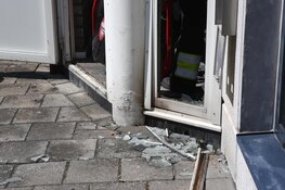 Brand in trappenhuis Haarlem, drie personen in ambulance nagekeken