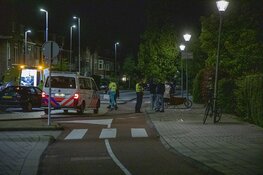 Fietser valt op hoofd na val op de Verspronckweg in Haarlem