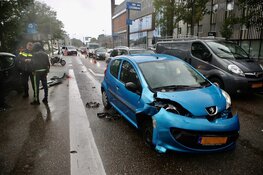 Drie auto&#39;s betrokken bij ongeluk Haarlem, één persoon in ambulance nagekeken