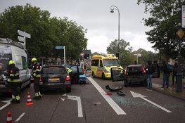 Drie auto&#39;s betrokken bij ongeluk Haarlem, één persoon in ambulance nagekeken