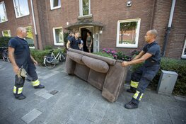 Bankstel muurvast in trappenhuis aan de Planetenlaan