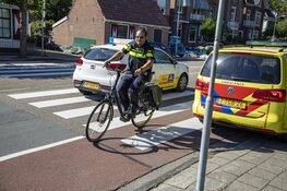 Fietser gewond na aanrijding met auto bij rotonde Overveen