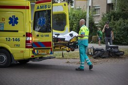 Maaltijdbezorger tegen paal tot stilstand in Bloemendaal