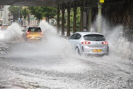 Wateroverlast door hevige regenval in Haarlem