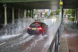 Wateroverlast door hevige regenval in Haarlem