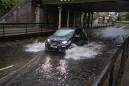 Wateroverlast door hevige regenval in Haarlem