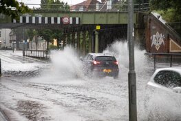 Wateroverlast door hevige regenval in Haarlem
