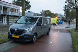 Fietser gewond na aanrijding door busje op de Oudeweg