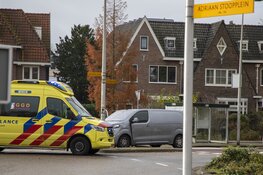 Fietser gewond na botsing met busje in Overveen