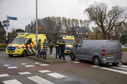 Fietser gewond na botsing met busje in Overveen