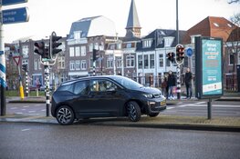 Fietser gewond na botsing met auto op de Zijlweg in Haarlem