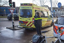 Fietser gewond na botsing met auto op de Zijlweg in Haarlem