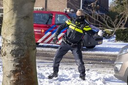 Brand bij werkzaamheden in Heemstede, sneeuwballen gevecht met agent