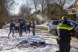 Brand bij werkzaamheden in Heemstede, sneeuwballen gevecht met agent