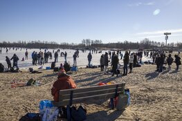 Schaatsplezier op de Veerplas in Haarlem, gewonden bij valpartijen