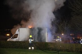 Vrachtwagen in brand in Velserbroek